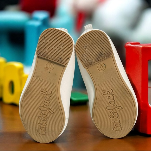 Cat & Jack White Kids  Dress Shoes - Picture 6 of 6